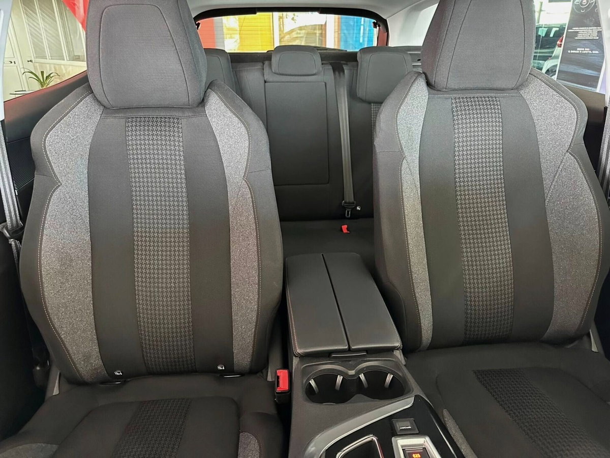 Peugeot 3008 BlueHDi 130 S&S EAT8 Allure Pack (6)