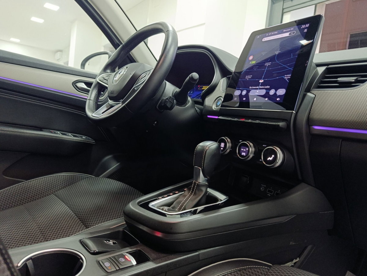 Renault Arkana Hybrid E-Tech 145 CV Techno (12)