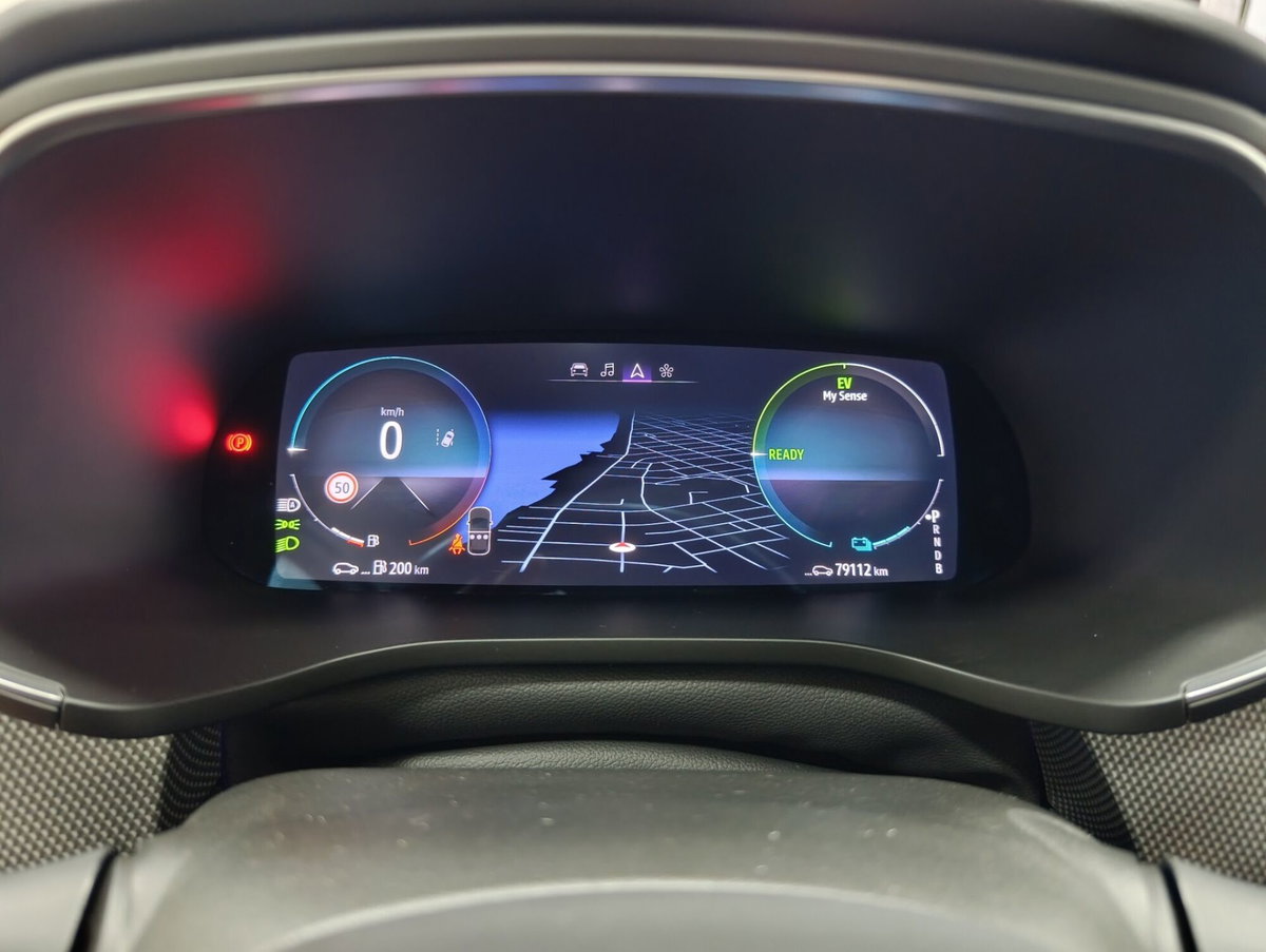 Renault Arkana Hybrid E-Tech 145 CV Techno (13)