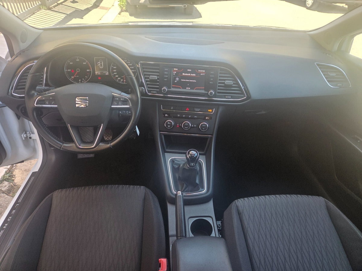 SEAT Leon 1.6 TDI 105 CV 5p. Style (10)