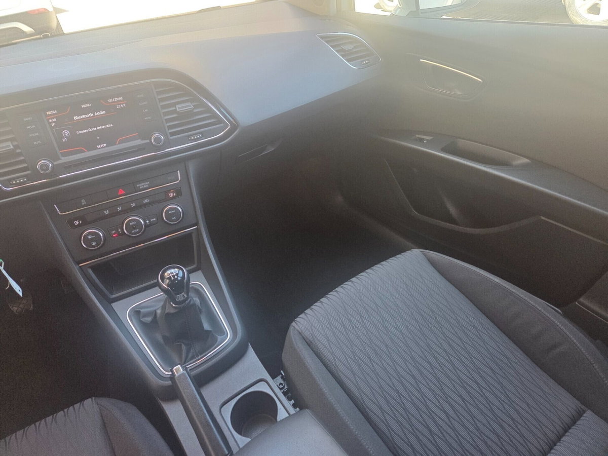 SEAT Leon 1.6 TDI 105 CV 5p. Style (13)