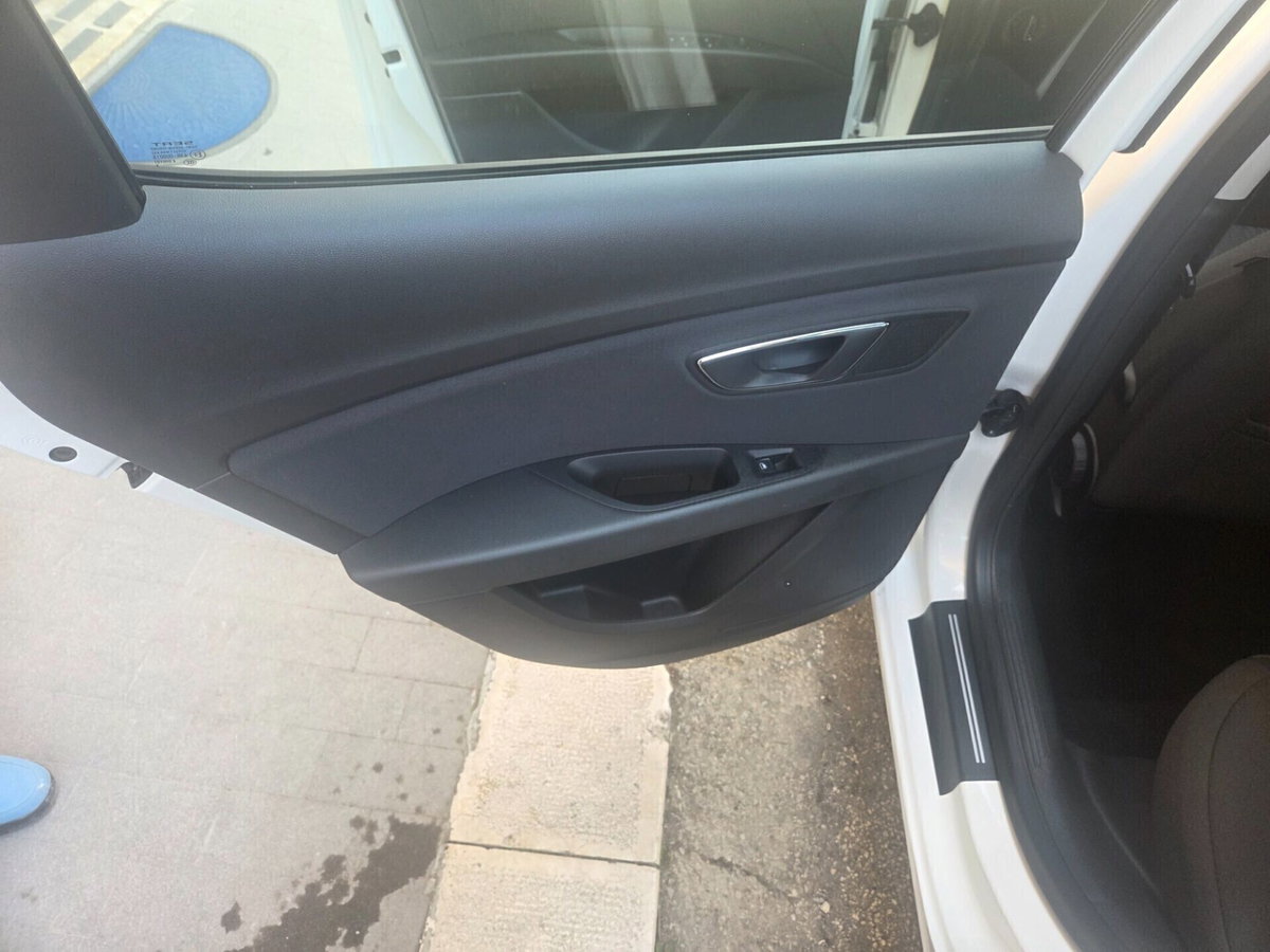 SEAT Leon 1.6 TDI 105 CV 5p. Style (15)