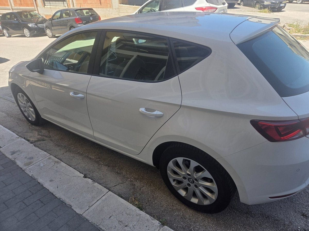SEAT Leon 1.6 TDI 105 CV 5p. Style (3)