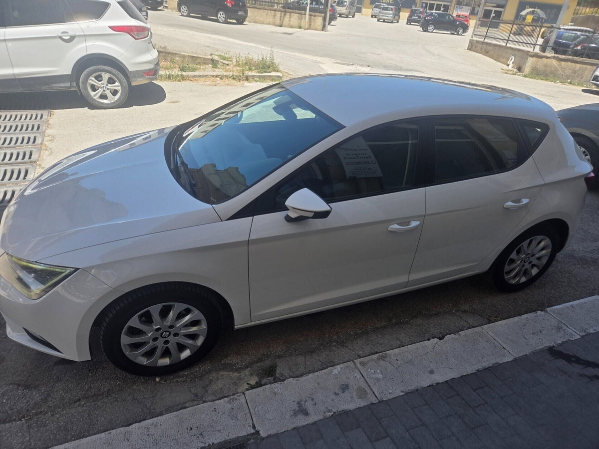 SEAT Leon 1.6 TDI 105 CV 5p. Style (8)