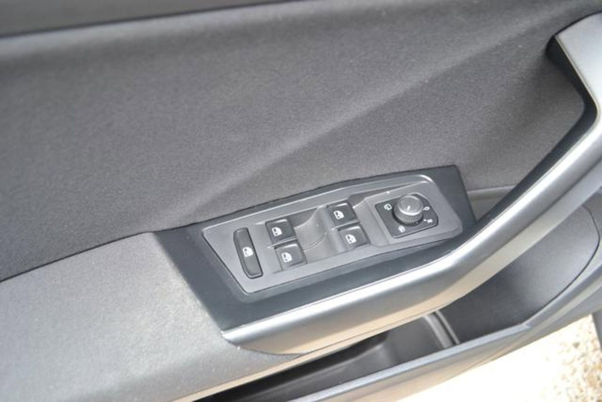 Volkswagen T-Roc 1.0 TSI Life (12)