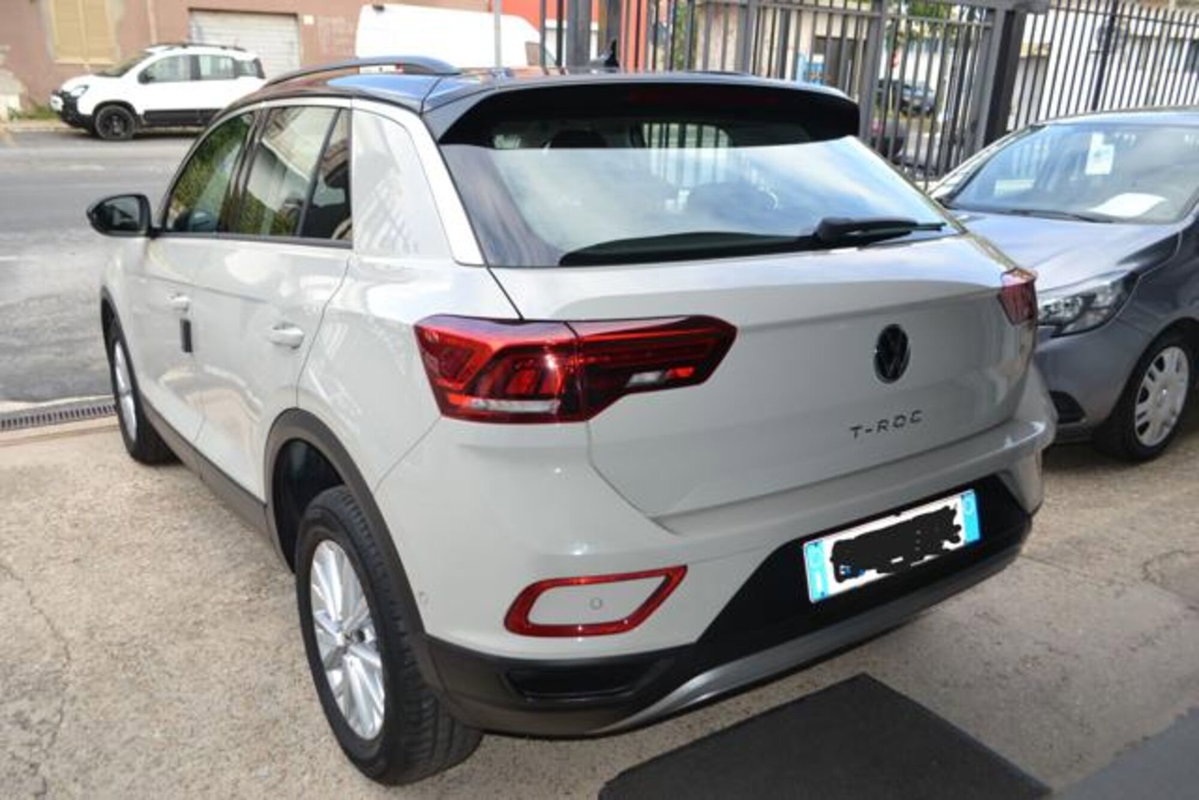 Volkswagen T-Roc 1.0 TSI Life (8)
