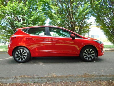 Ford Fiesta 1.1 75 CV 5 porte Titanium (14)