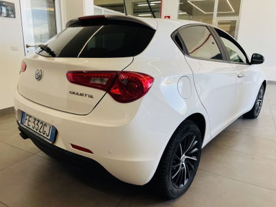 Alfa Romeo Giulietta 1.6 JTDm-2 Distinctive (4)