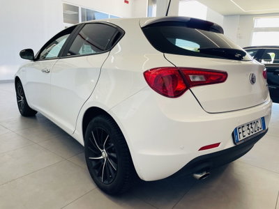Alfa Romeo Giulietta 1.6 JTDm-2 Distinctive (6)
