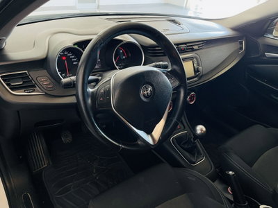 Alfa Romeo Giulietta 1.6 JTDm-2 Distinctive (7)