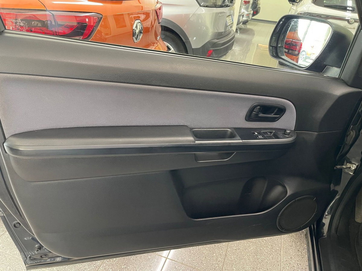 Suzuki Grand Vitara 1.9 DDiS 3p. Special Edition (10)