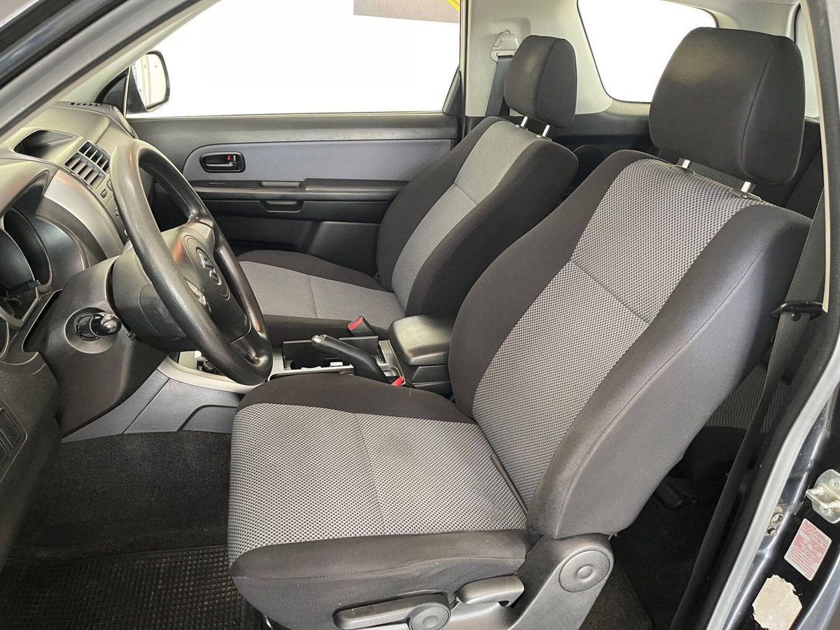 Suzuki Grand Vitara 1.9 DDiS 3p. Special Edition (11)