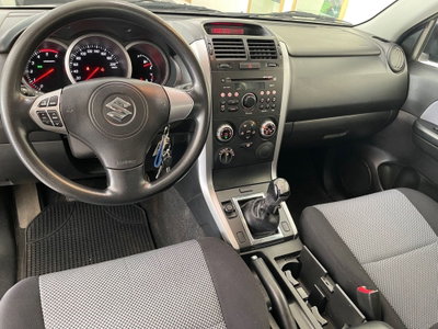 Suzuki Grand Vitara 1.9 DDiS 3p. Special Edition (12)