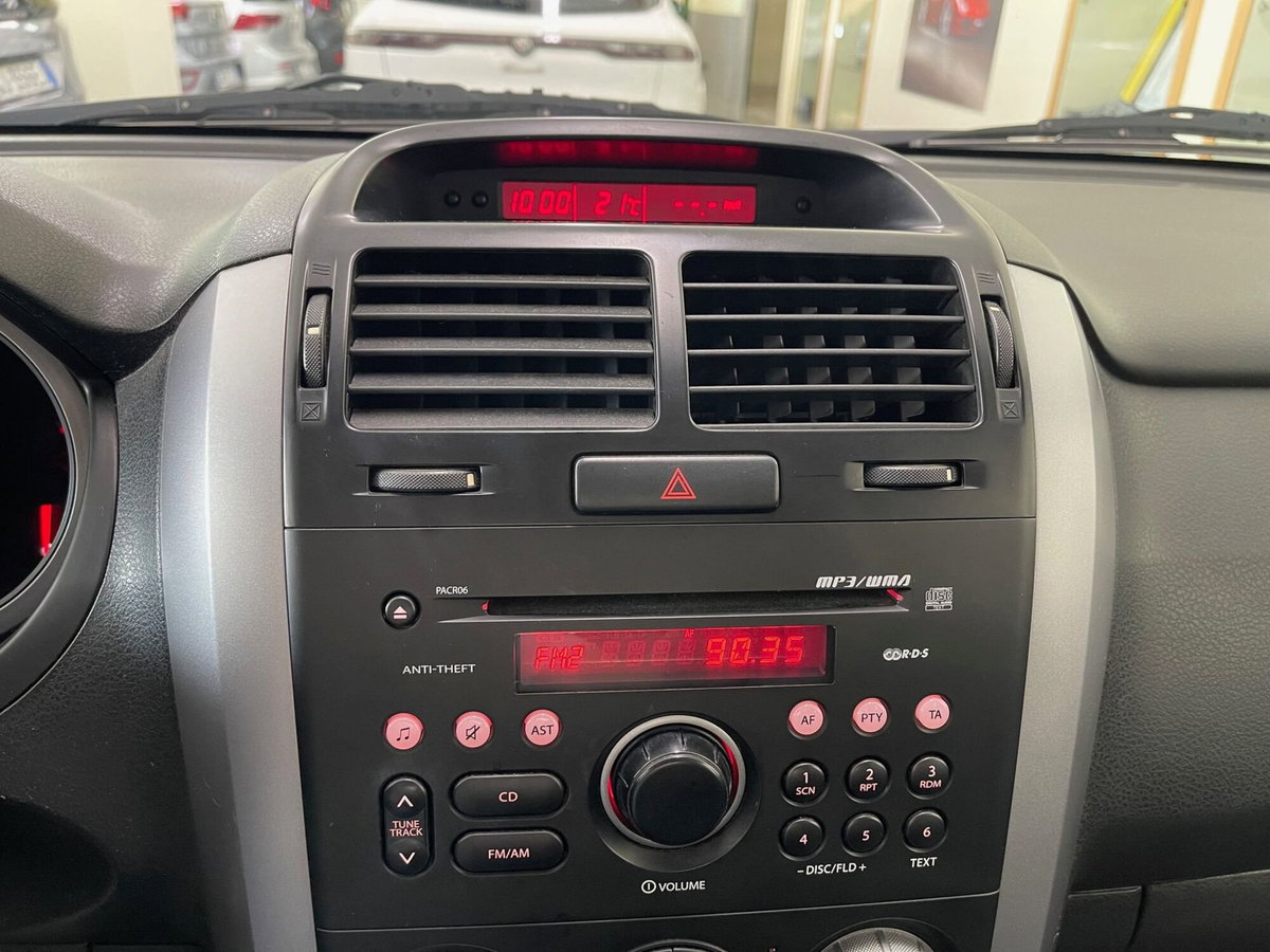 Suzuki Grand Vitara 1.9 DDiS 3p. Special Edition (16)
