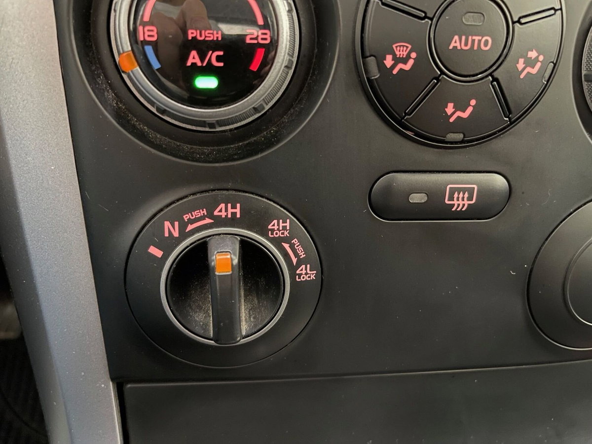 Suzuki Grand Vitara 1.9 DDiS 3p. Special Edition (18)