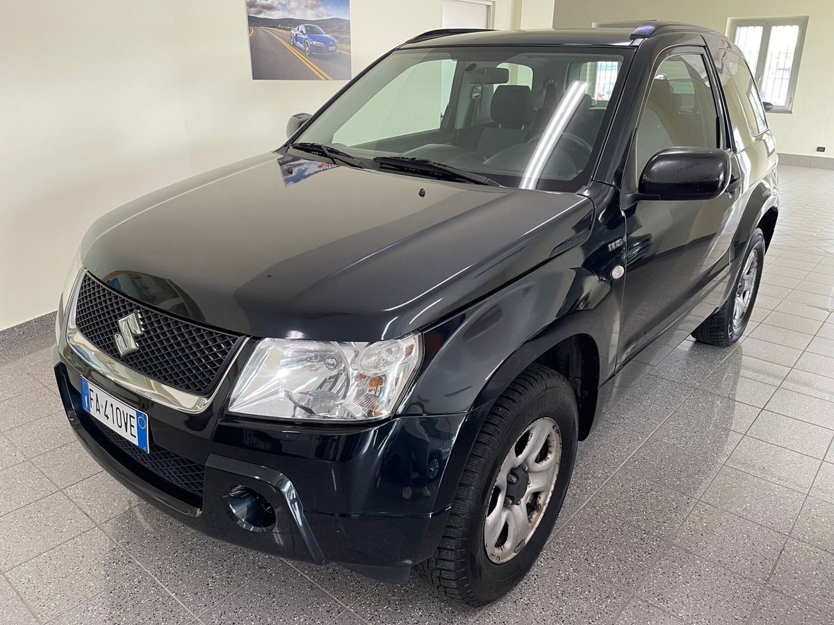 Suzuki Grand Vitara 1.9 DDiS 3p. Special Edition (2)