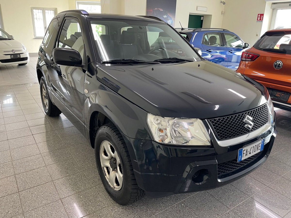 Suzuki Grand Vitara 1.9 DDiS 3p. Special Edition (4)