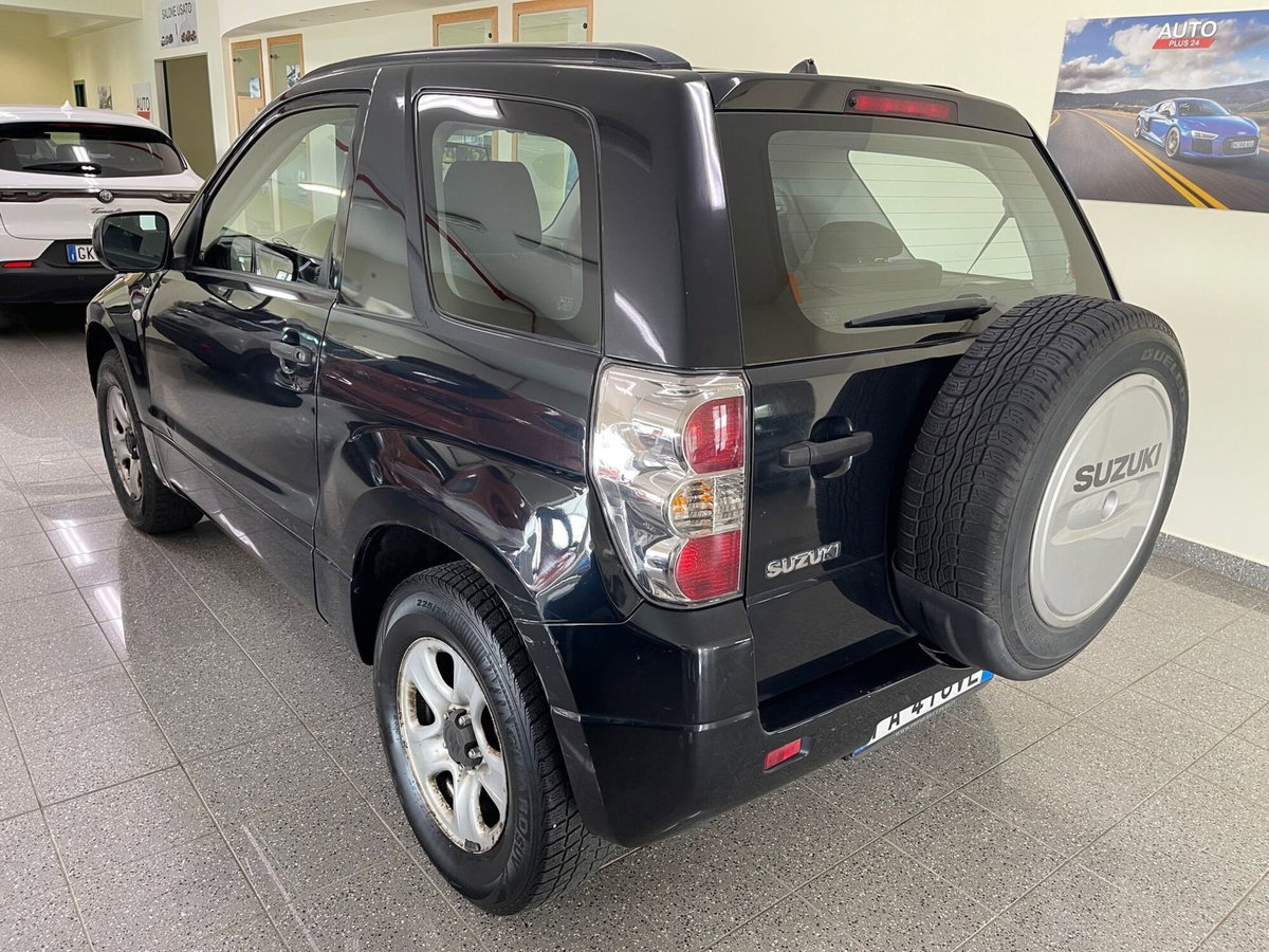 Suzuki Grand Vitara 1.9 DDiS 3p. Special Edition (6)