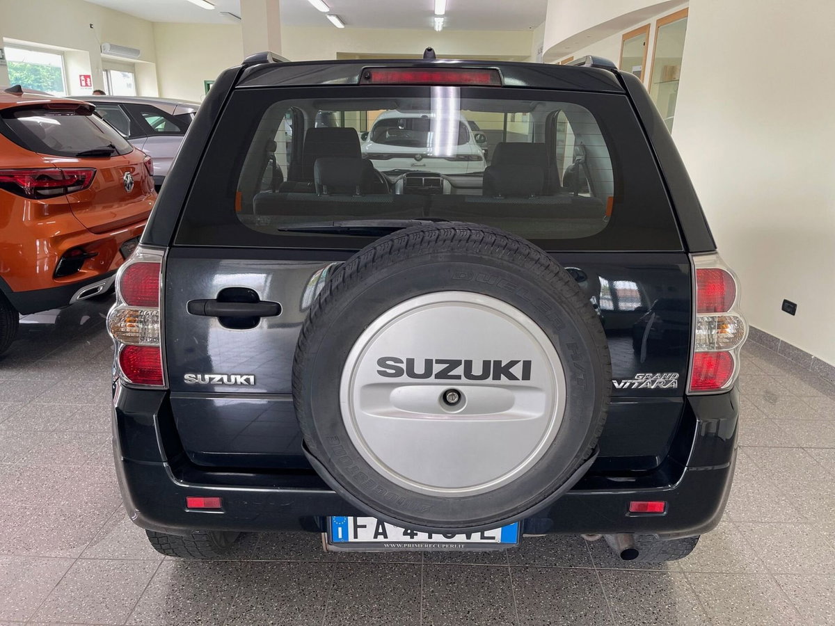 Suzuki Grand Vitara 1.9 DDiS 3p. Special Edition (7)