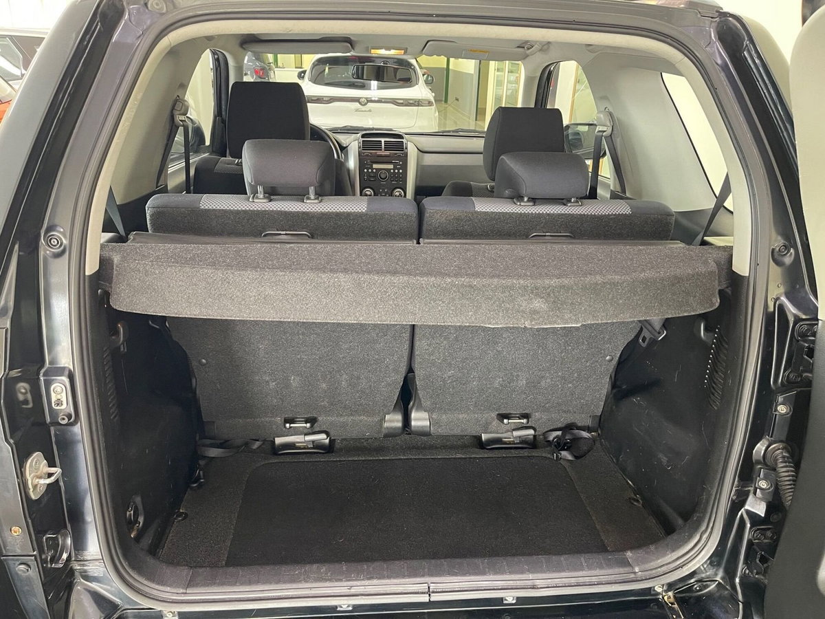 Suzuki Grand Vitara 1.9 DDiS 3p. Special Edition (8)