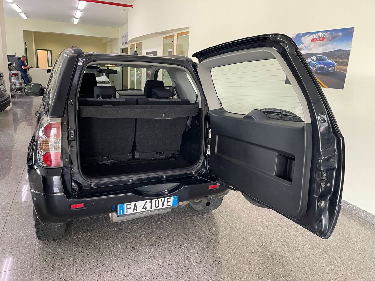 Suzuki Grand Vitara 1.9 DDiS 3p. Special Edition (9)