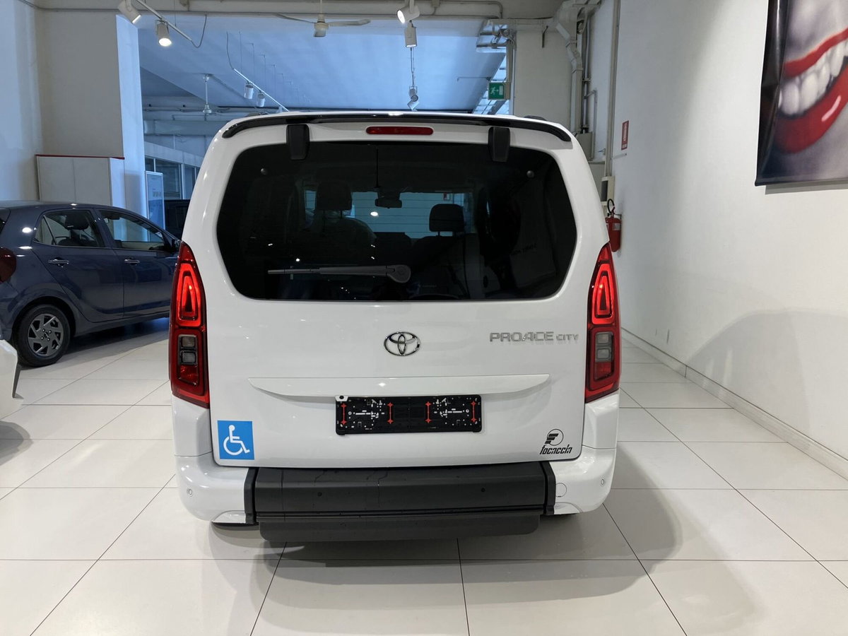 Toyota Proace City Verso City Verso 1.5D 130cv S&S L2 D Executive 7p.ti (5)