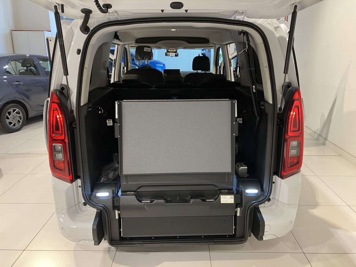 Toyota Proace City Verso City Verso 1.5D 130cv S&S L2 D Executive 7p.ti (8)