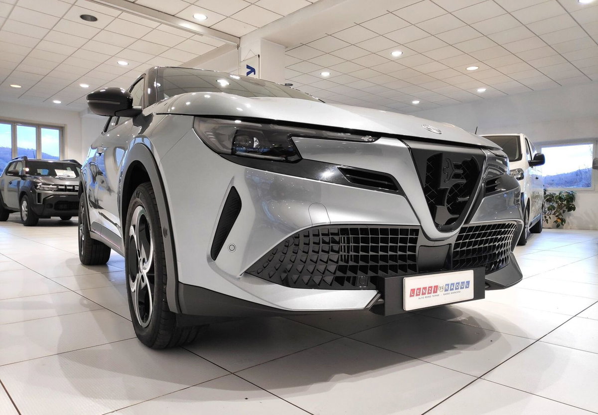 Alfa Romeo Junior 1.2 ibrida Q4 Intensa 145cv edct6 (10)