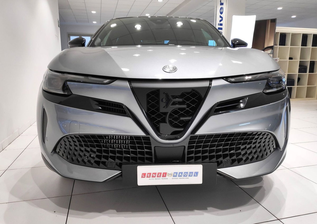 Alfa Romeo Junior 1.2 ibrida Q4 Intensa 145cv edct6 (11)