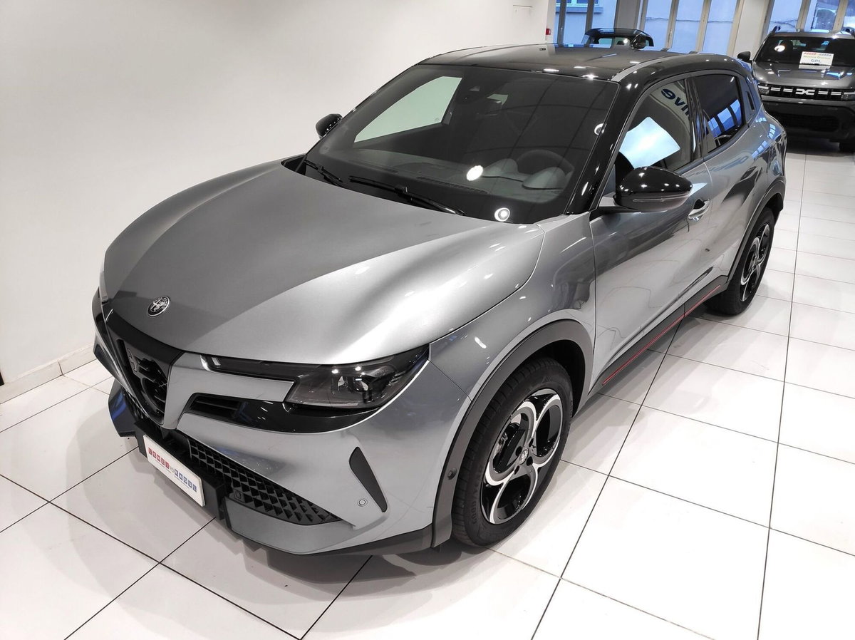 Alfa Romeo Junior 1.2 ibrida Q4 Intensa 145cv edct6 (13)