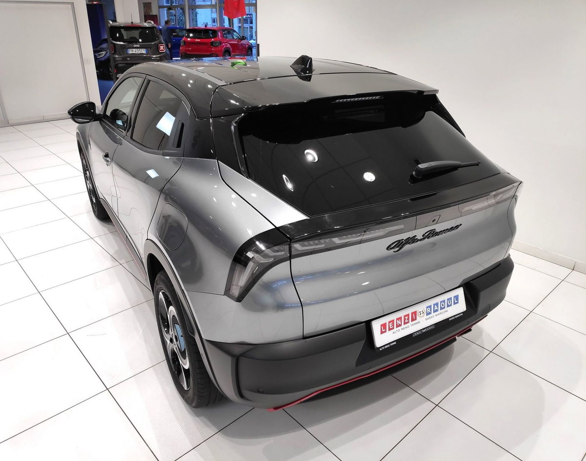Alfa Romeo Junior 1.2 ibrida Q4 Intensa 145cv edct6 (15)