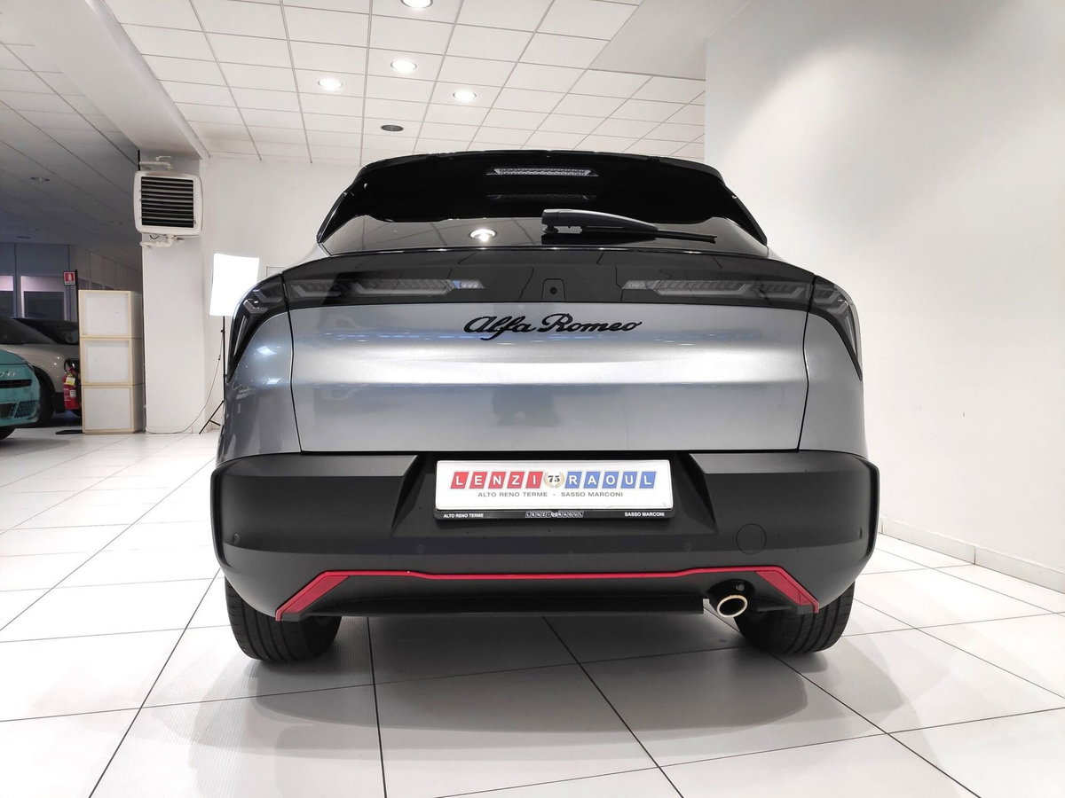 Alfa Romeo Junior 1.2 ibrida Q4 Intensa 145cv edct6 (17)