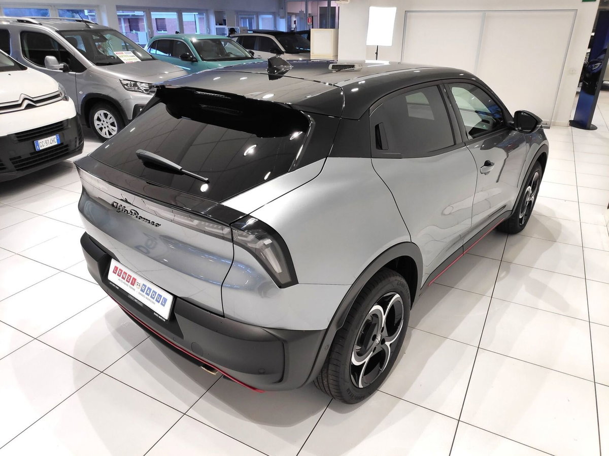 Alfa Romeo Junior 1.2 ibrida Q4 Intensa 145cv edct6 (3)