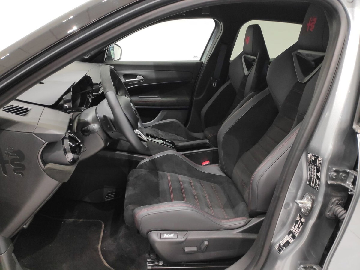 Alfa Romeo Junior 1.2 ibrida Q4 Intensa 145cv edct6 (5)