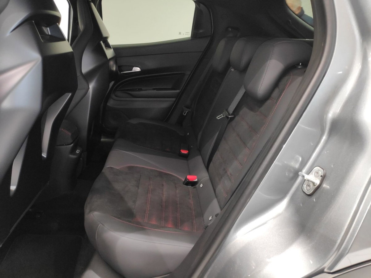 Alfa Romeo Junior 1.2 ibrida Q4 Intensa 145cv edct6 (6)