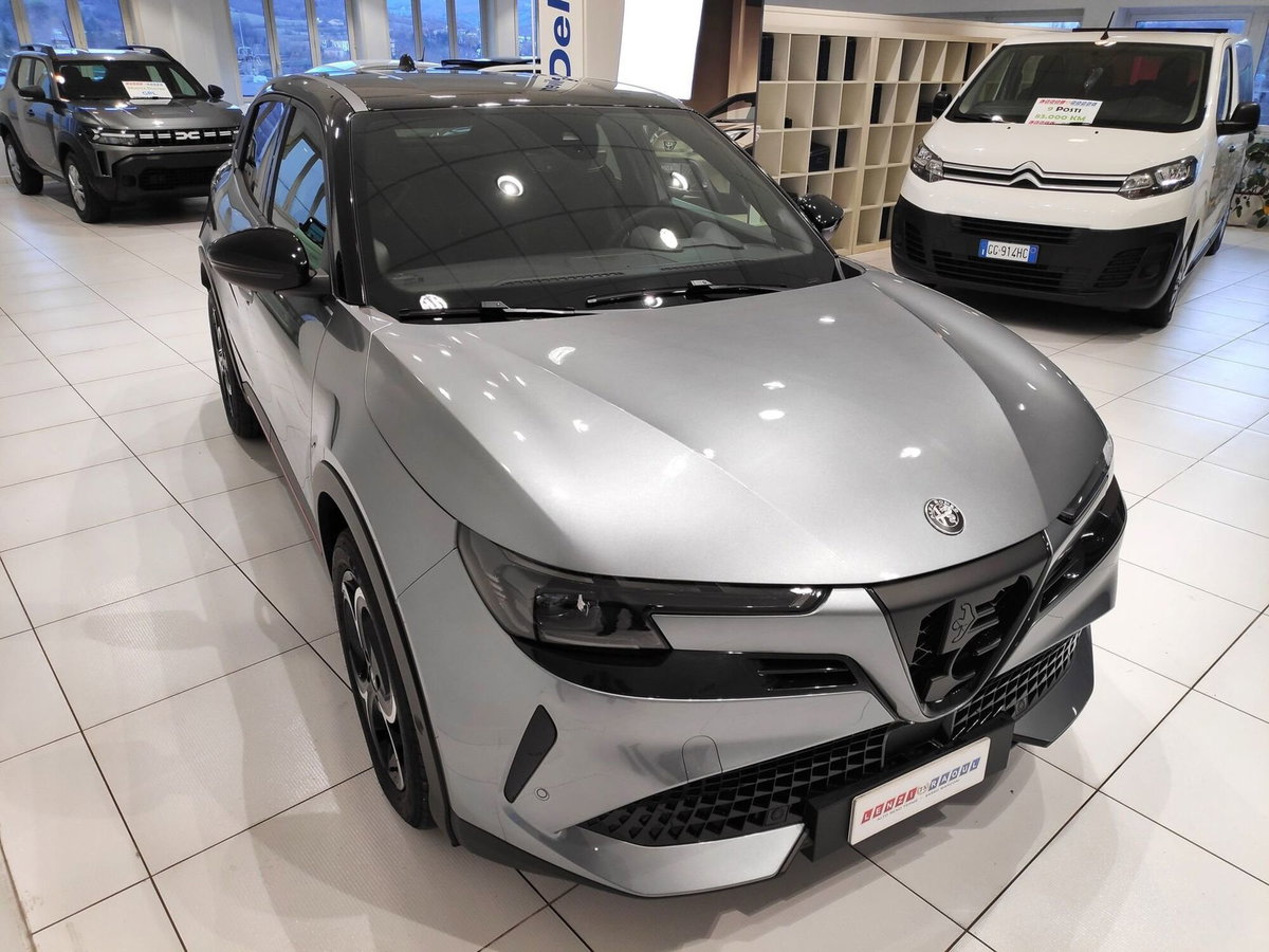 Alfa Romeo Junior 1.2 ibrida Q4 Intensa 145cv edct6 (9)
