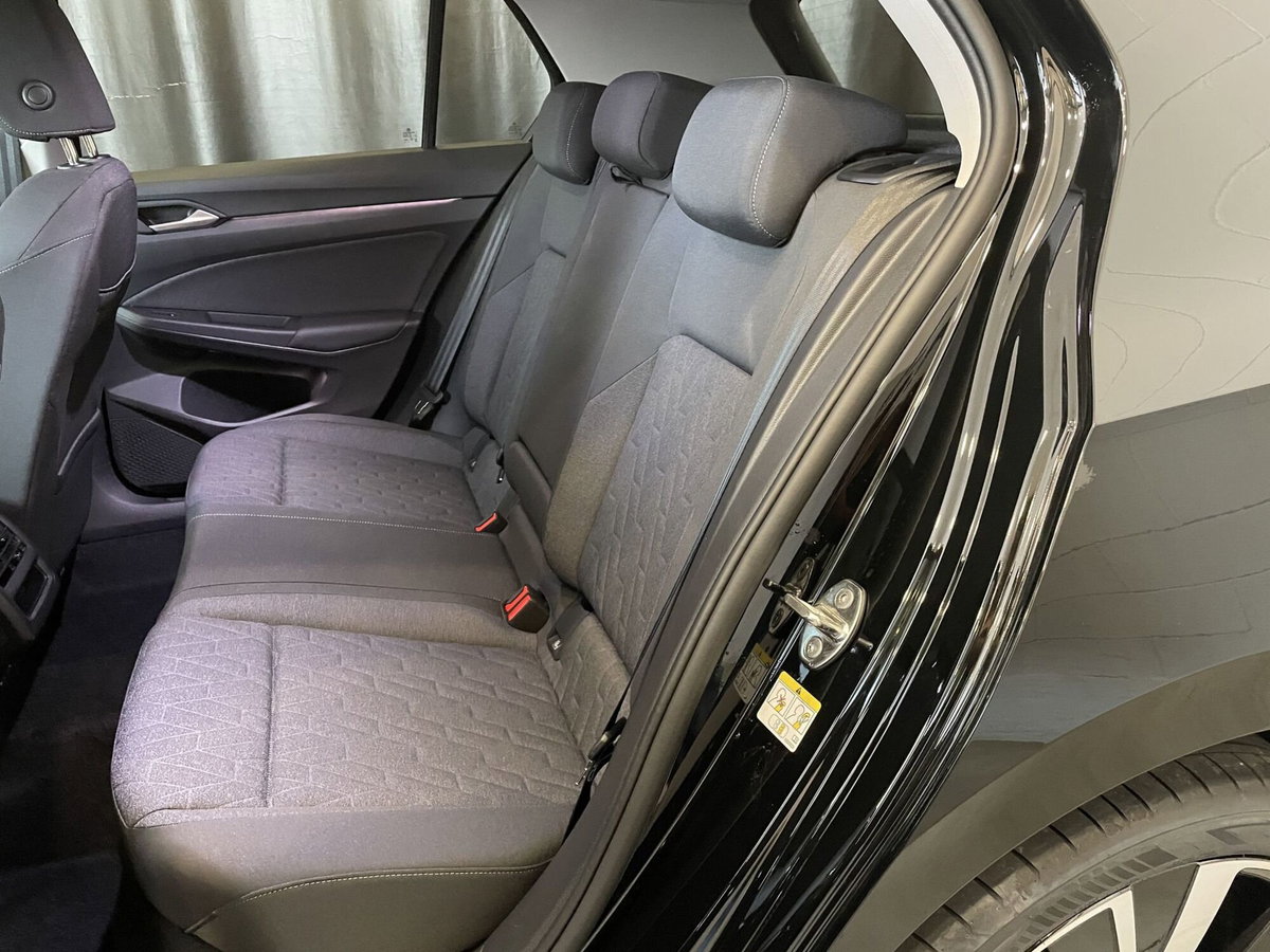 Volkswagen Golf 1.5 etsi 50 Years 115cv dsg (9)