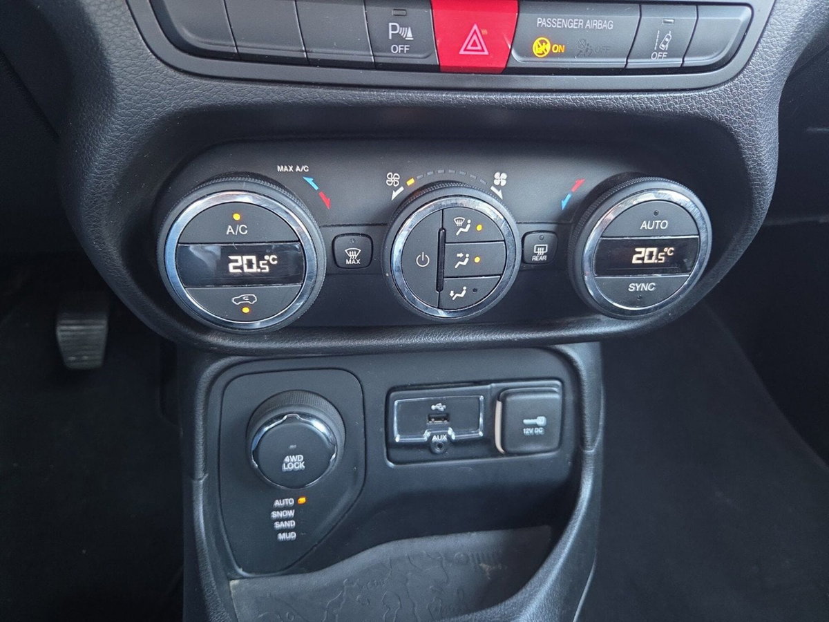 Jeep Renegade 2.0 Mjt 140CV 4WD Active Drive Limited (14)