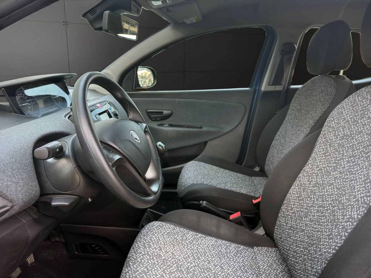 Lancia Ypsilon 1.0 FireFly 5 porte S&S Hybrid Silver Plus (10)