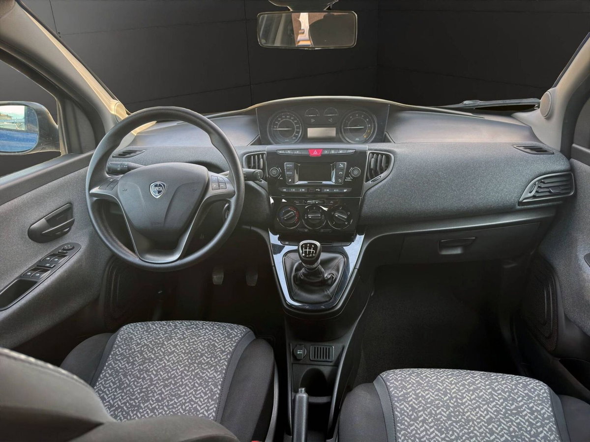 Lancia Ypsilon 1.0 FireFly 5 porte S&S Hybrid Silver Plus (12)