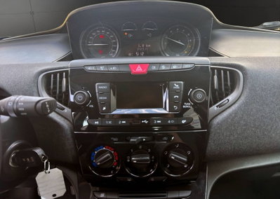 Lancia Ypsilon 1.0 FireFly 5 porte S&S Hybrid Silver Plus (13)