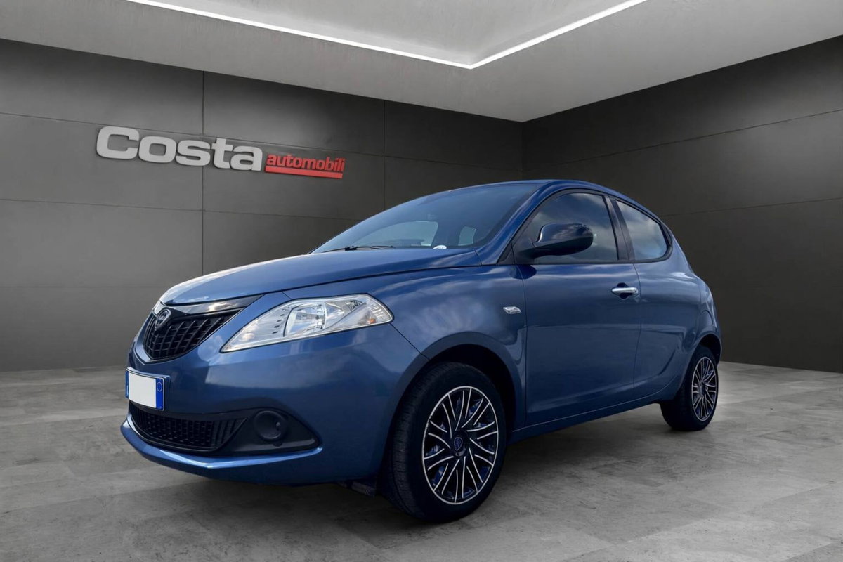 Lancia Ypsilon 1.0 FireFly 5 porte S&S Hybrid Silver Plus (2)