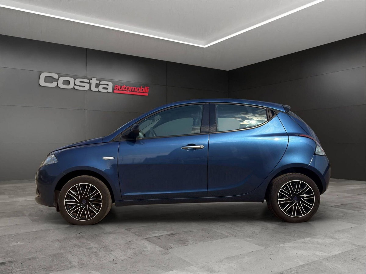 Lancia Ypsilon 1.0 FireFly 5 porte S&S Hybrid Silver Plus (4)