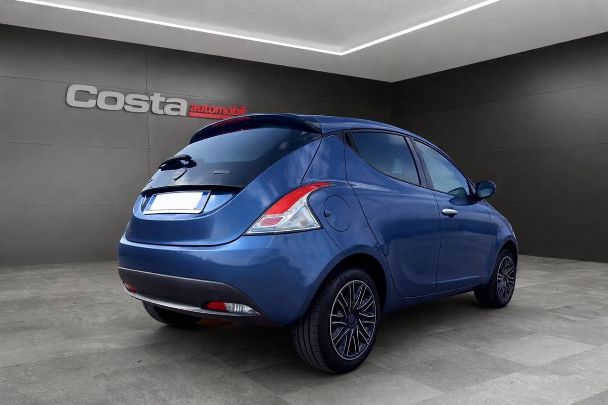 Lancia Ypsilon 1.0 FireFly 5 porte S&S Hybrid Silver Plus (8)