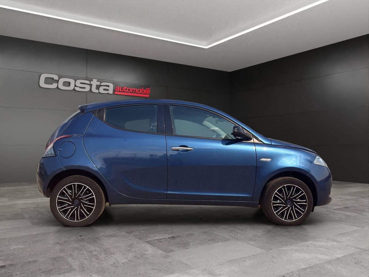 Lancia Ypsilon 1.0 FireFly 5 porte S&S Hybrid Silver Plus (9)