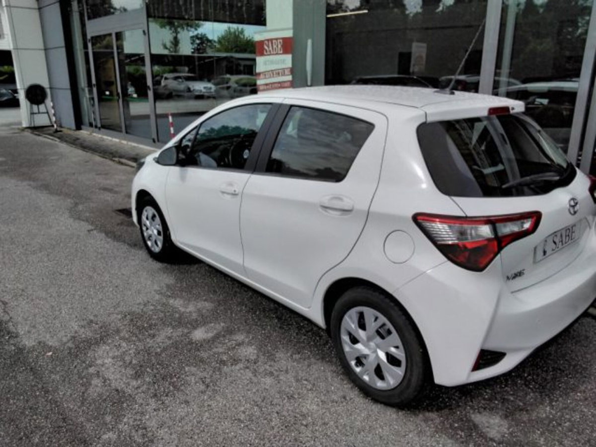 Toyota Yaris 1.0 72 CV 5 porte Active (10)