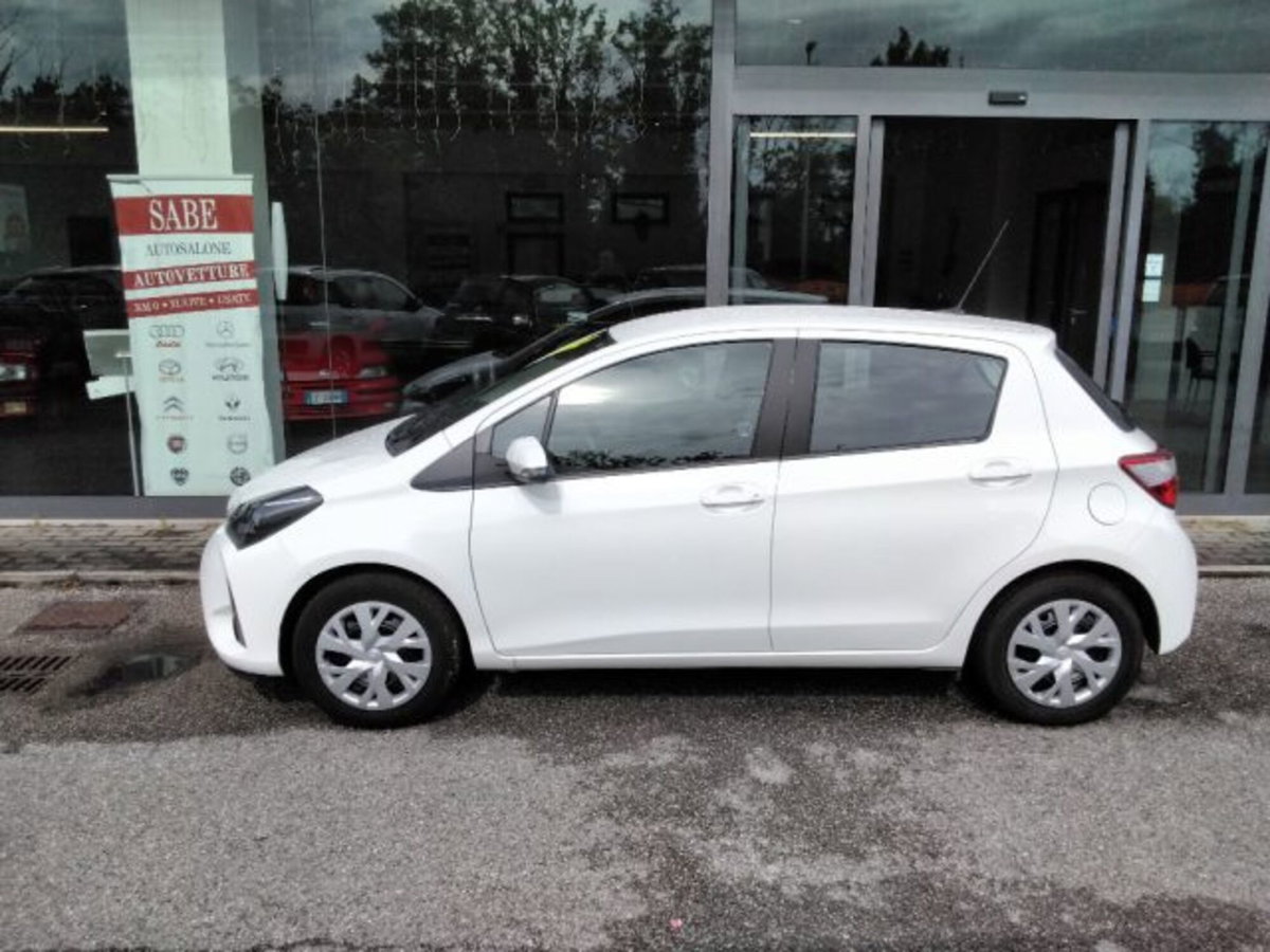 Toyota Yaris 1.0 72 CV 5 porte Active (11)
