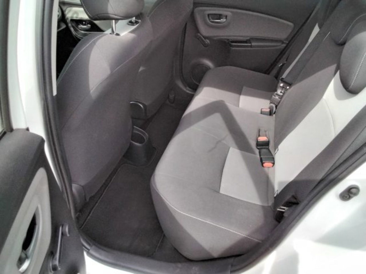 Toyota Yaris 1.0 72 CV 5 porte Active (12)