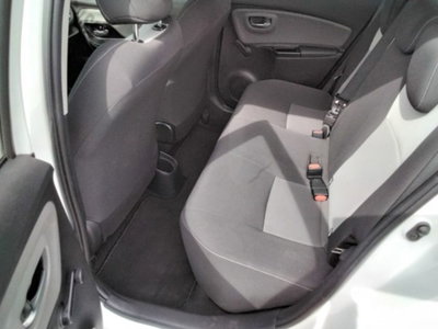 Toyota Yaris 1.0 72 CV 5 porte Active (12)