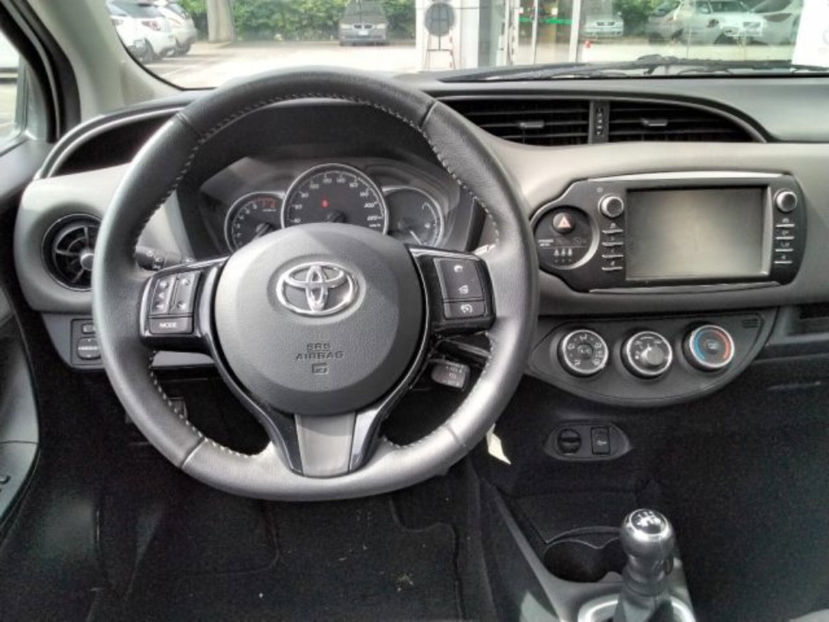 Toyota Yaris 1.0 72 CV 5 porte Active (13)